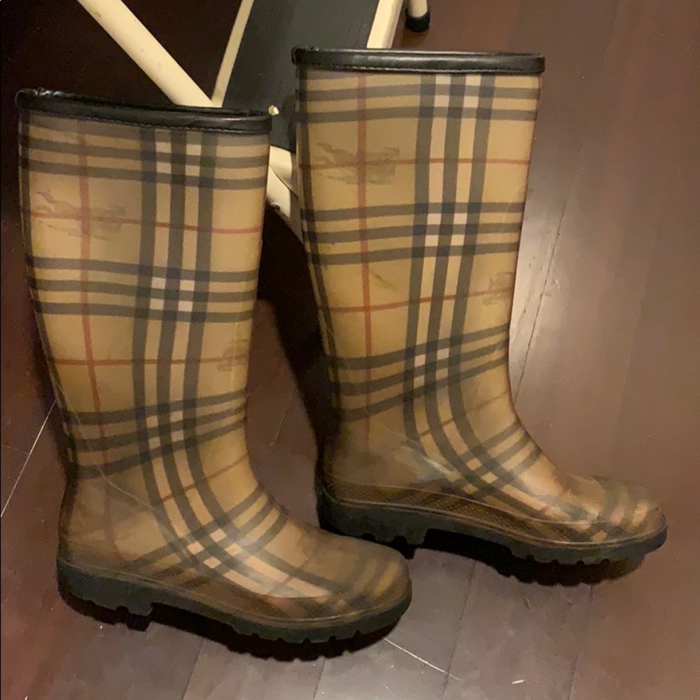 Authentic Burberry Nova Rainboots - Picture 2 of 8